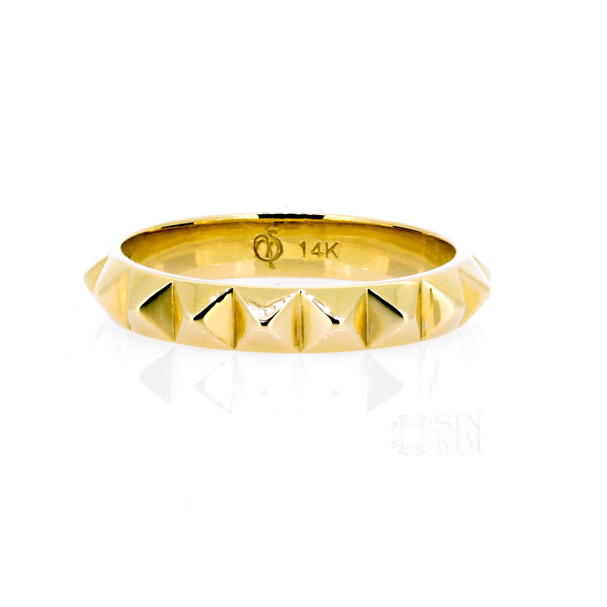 Pyramid clearance stud ring